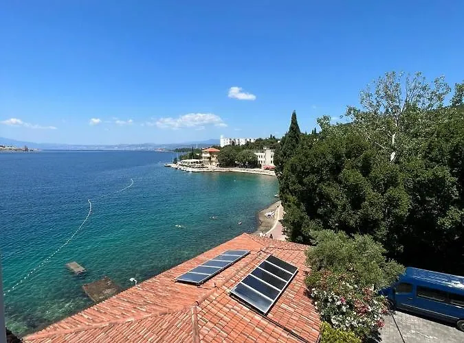 Eva לינה וארוחת בוקר 3*