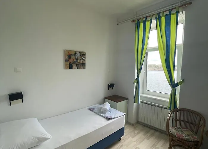 לינה וארוחת בוקר Eva אומיסאליי