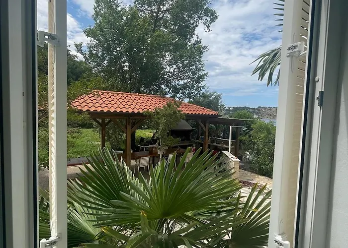 לינה וארוחת בוקר Eva