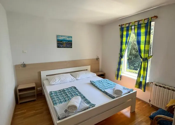 לינה וארוחת בוקר Eva 3*